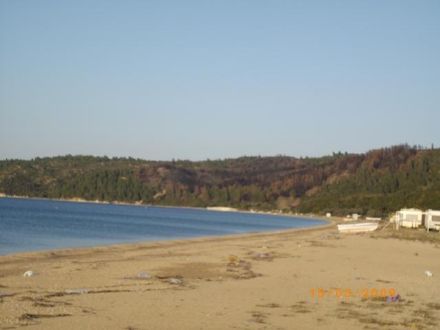 Η παραλία. - Κομίτσα, Νέα Ρόδα, Χαλκιδικής